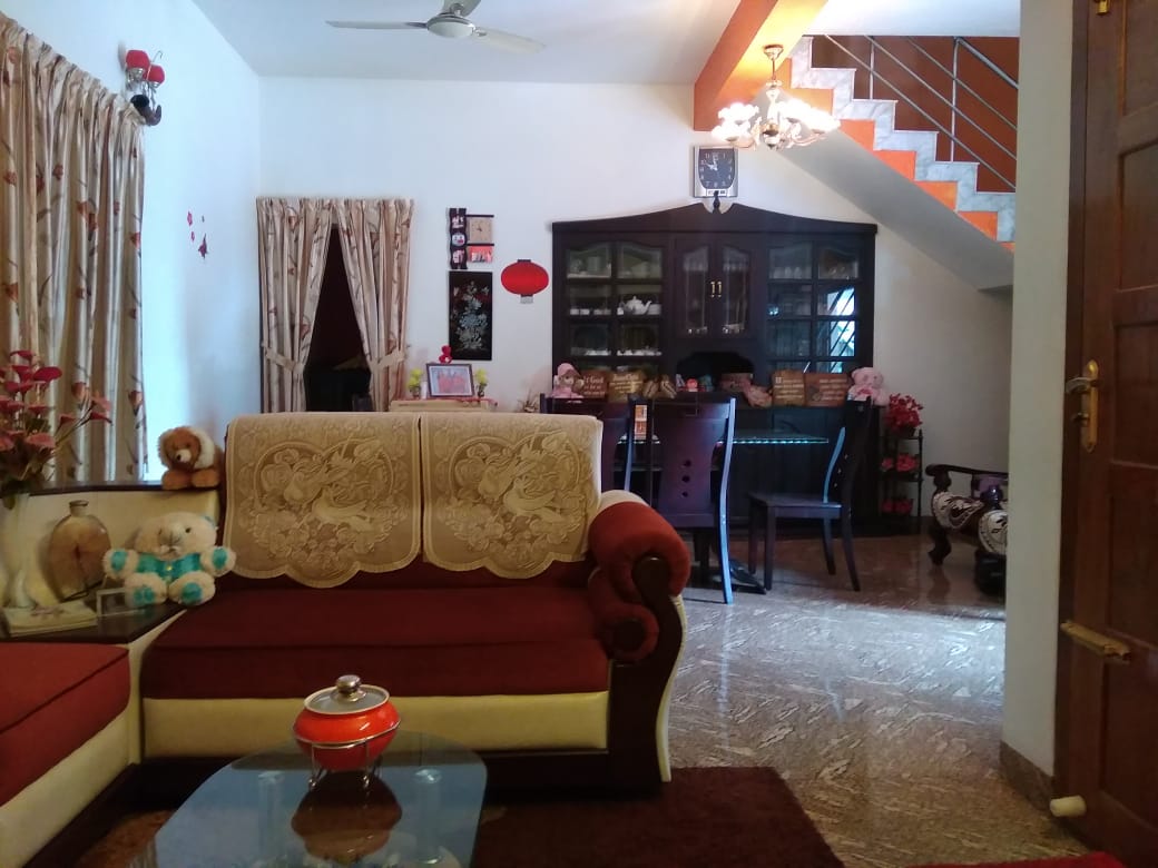 5BHK, 2400sqft Semifurnished House in 5.5cents near Vyttila