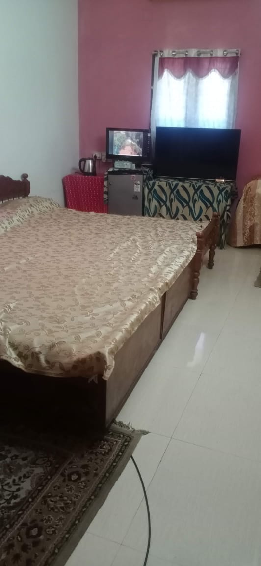 5BHK, 2400sqft Semifurnished House in 5.5cents near Vyttila