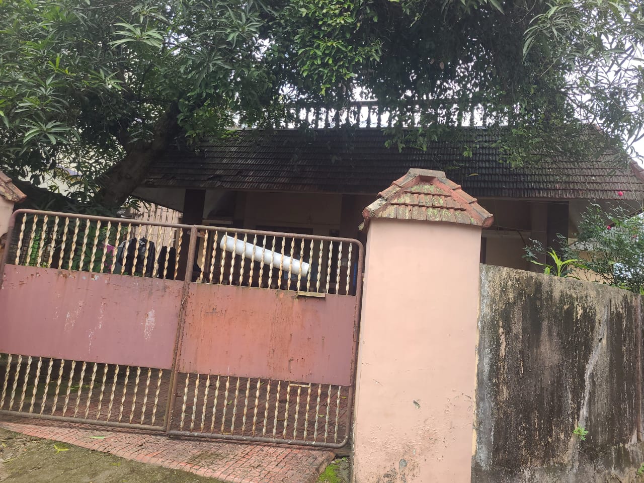 6.5 Cents of Residential Land with Old House in Edapally