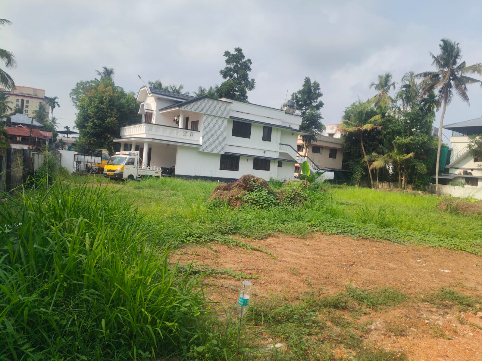 6 cents of land - for sale in Petta, Kochi ( Ernakulam ), Kerala