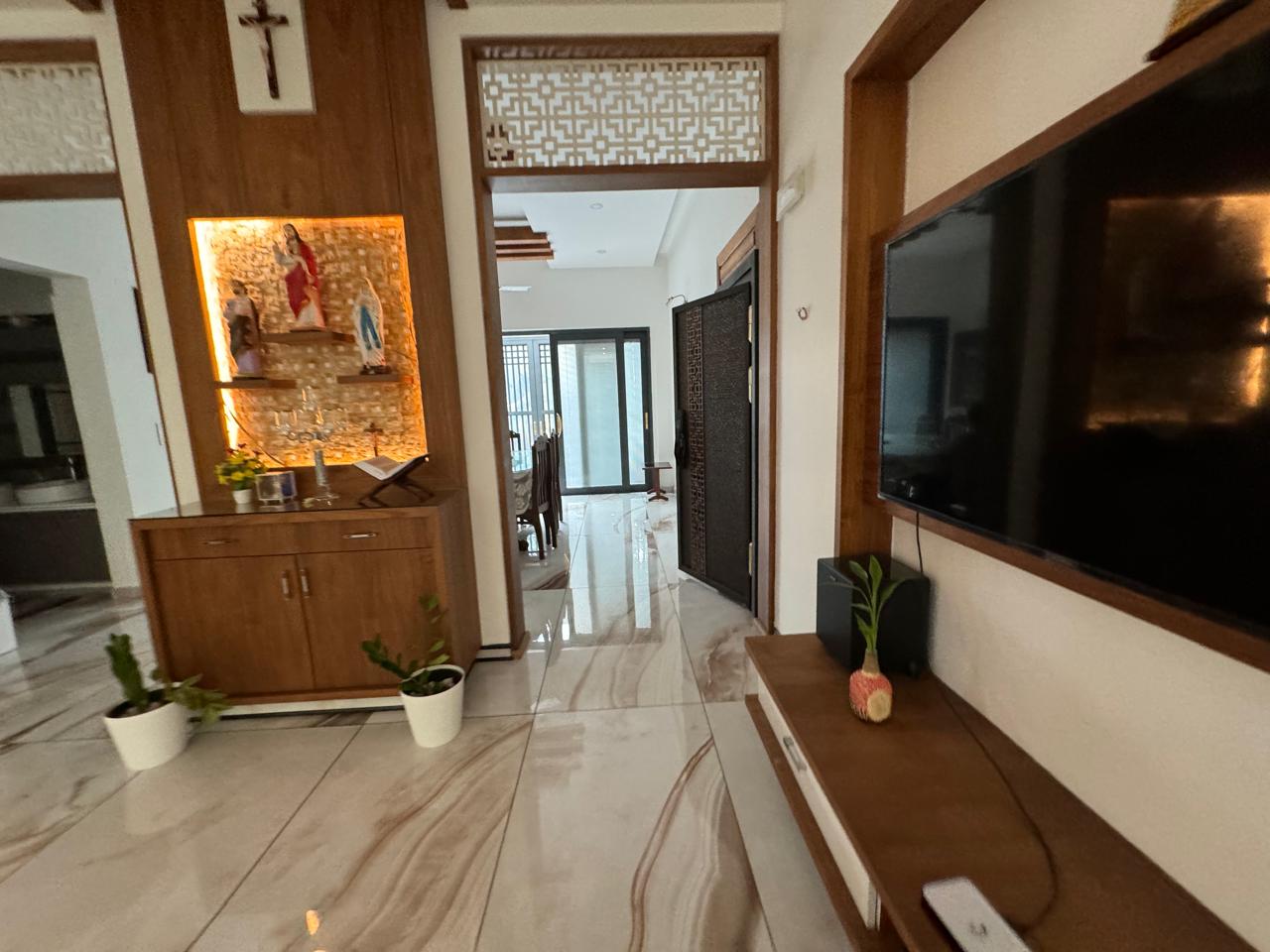 6000sqft 5BHK Fully furnished House with 1.16acres of Land