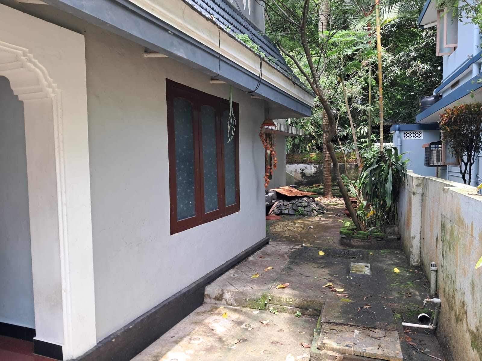 7.300Cents of Land with 3BHK Old House