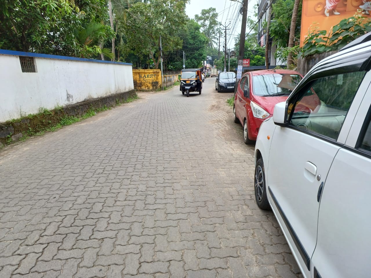 7.5 cents of Land in Kundannoor, Maradu