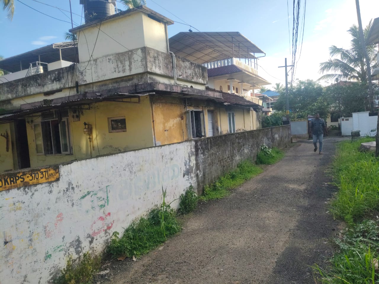 7 cents of Land with Old House