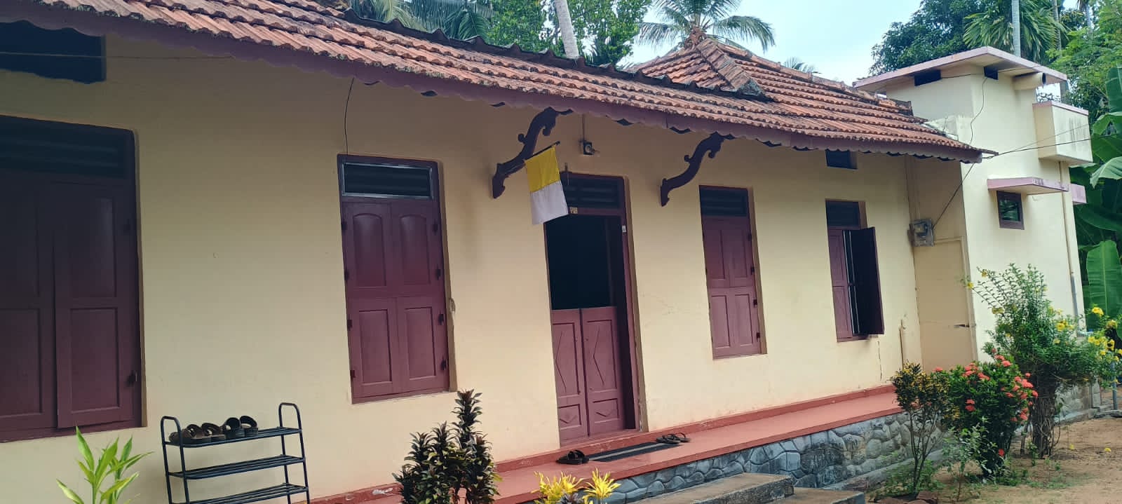70cents of Land with 8BHK Old Heritage House