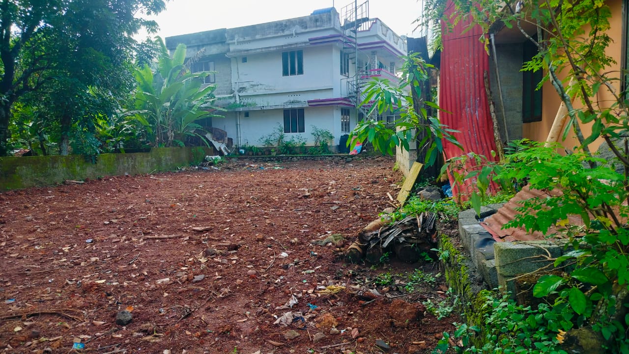 7Cents of Residential Land in Nedumbassery - for sale in Nedumbassery, Kochi ( Ernakulam ), Kerala