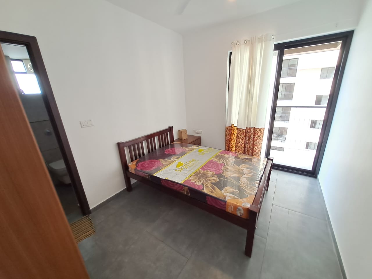 850sqft 2BHK Fully furnished Flat