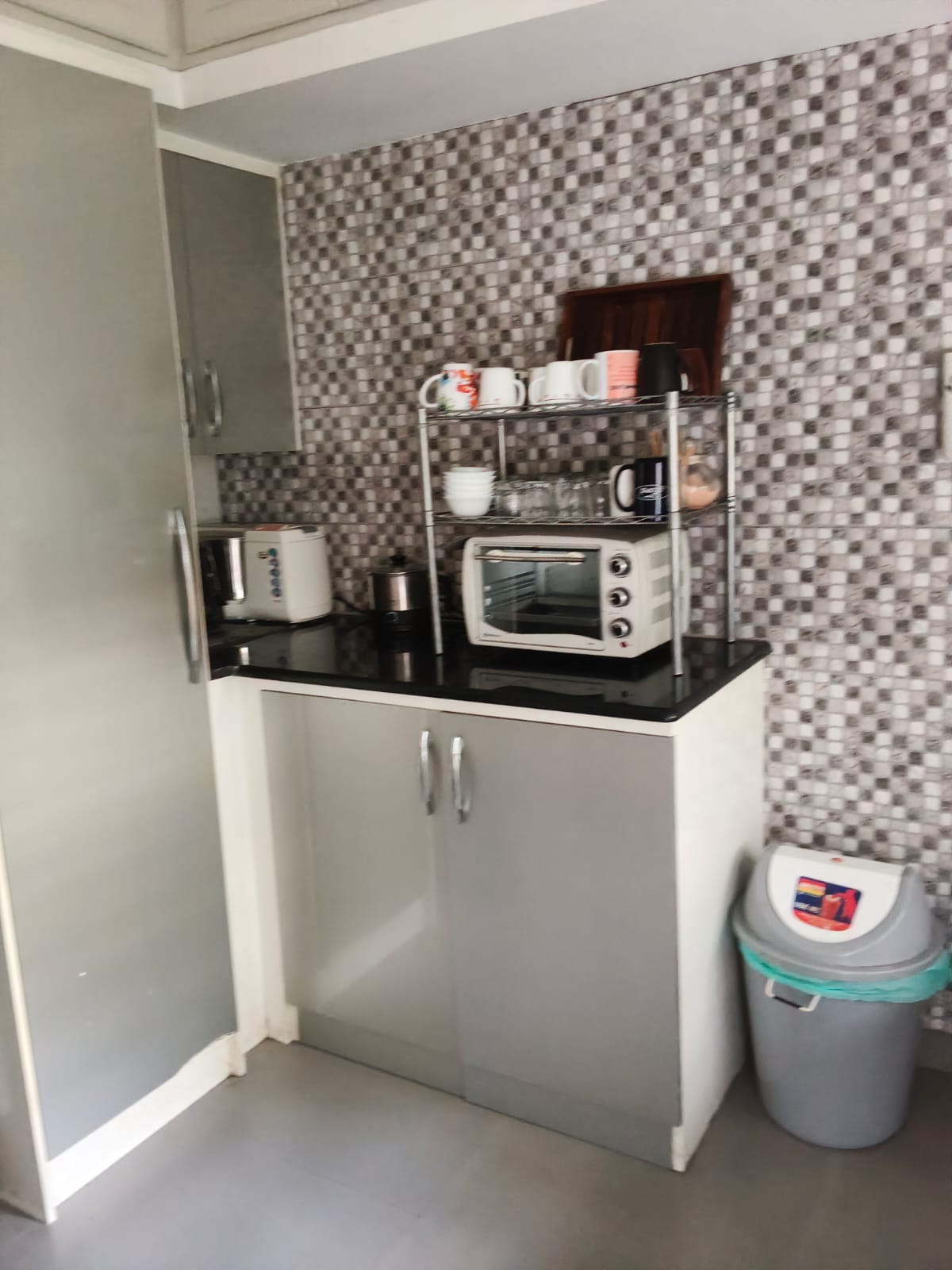 9.300 cents of Semi Commercial/residential Property with old House