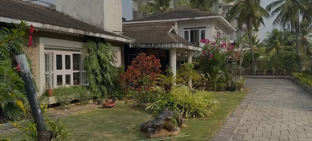 90 Cent of Land with old House in Gated Villa - for sale in Elamkulam, Kochi ( Ernakulam ), Kerala
