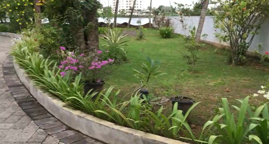 90 Cent of Land with old House in Gated Villa