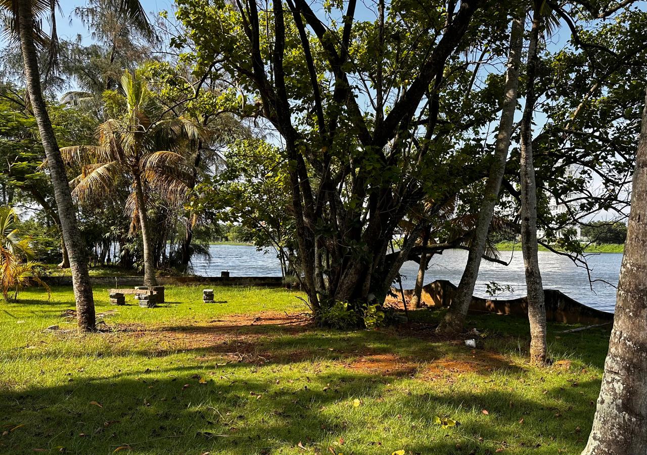 90 Cent of Land with old House in Gated Villa