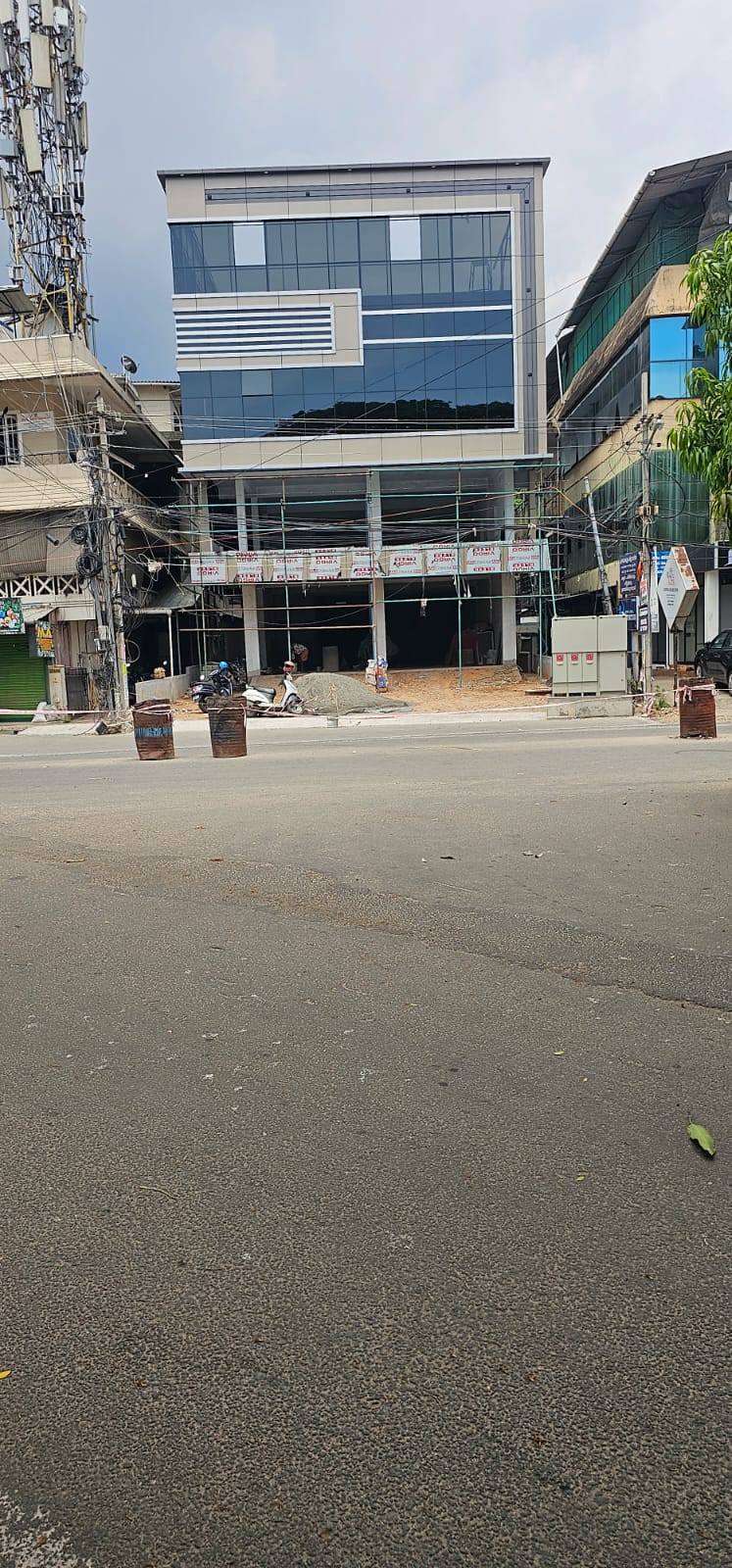 9000sqft 9cents of commercial building in Palarivattom