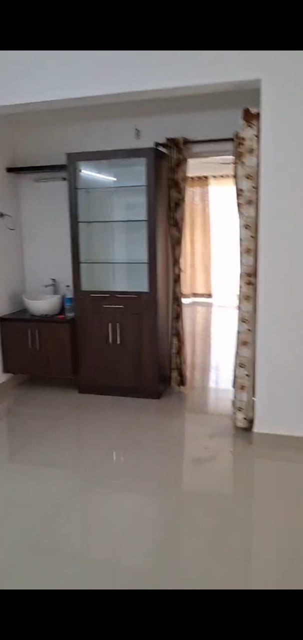 975sqft 2BHK Semifurnished Flat