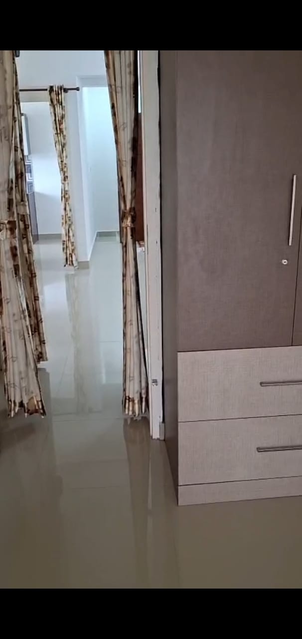975sqft 2BHK Semifurnished Flat