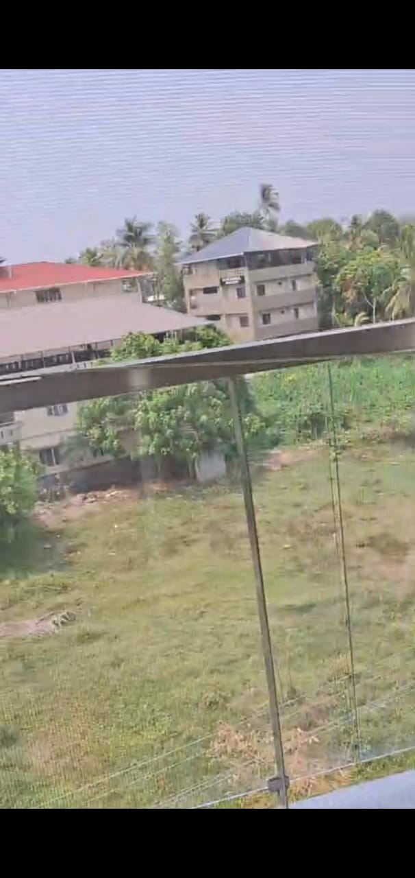 975sqft 2BHK Semifurnished Flat