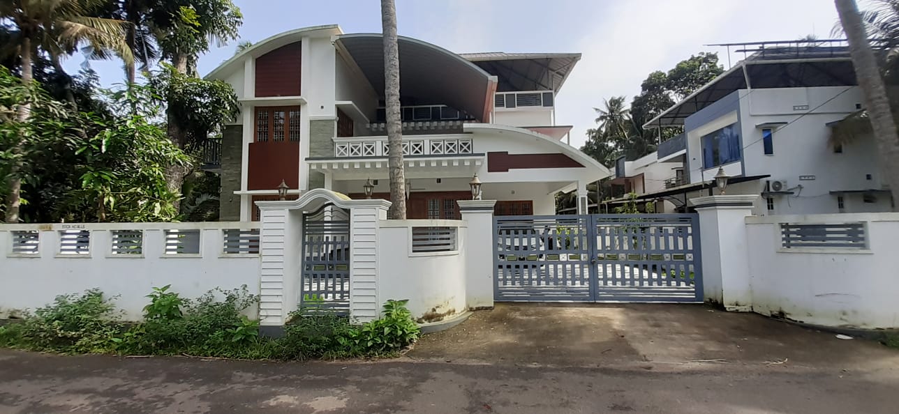 4BHK Semifurnished house1670sqft in Manjummel, Edapally