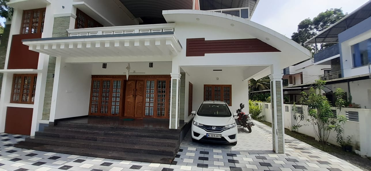 4BHK Semifurnished house1670sqft in Manjummel, Edapally