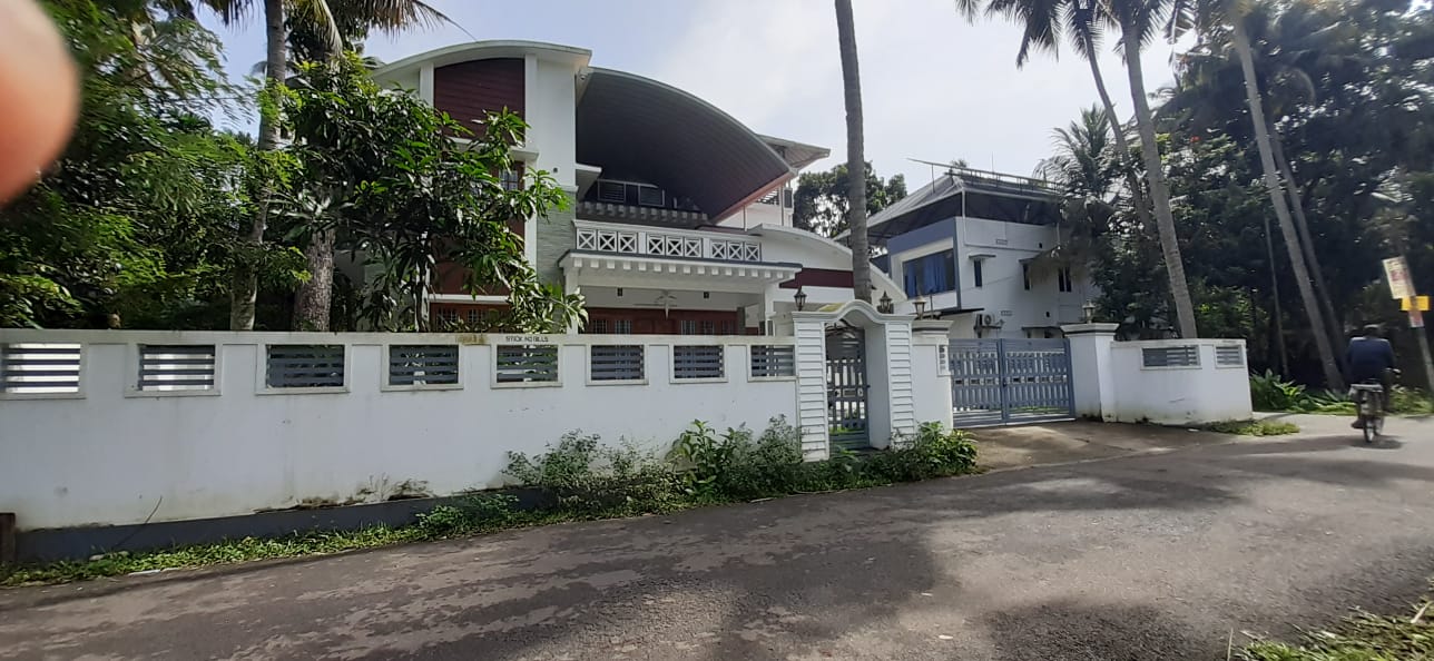 4BHK Semifurnished house1670sqft in Manjummel, Edapally