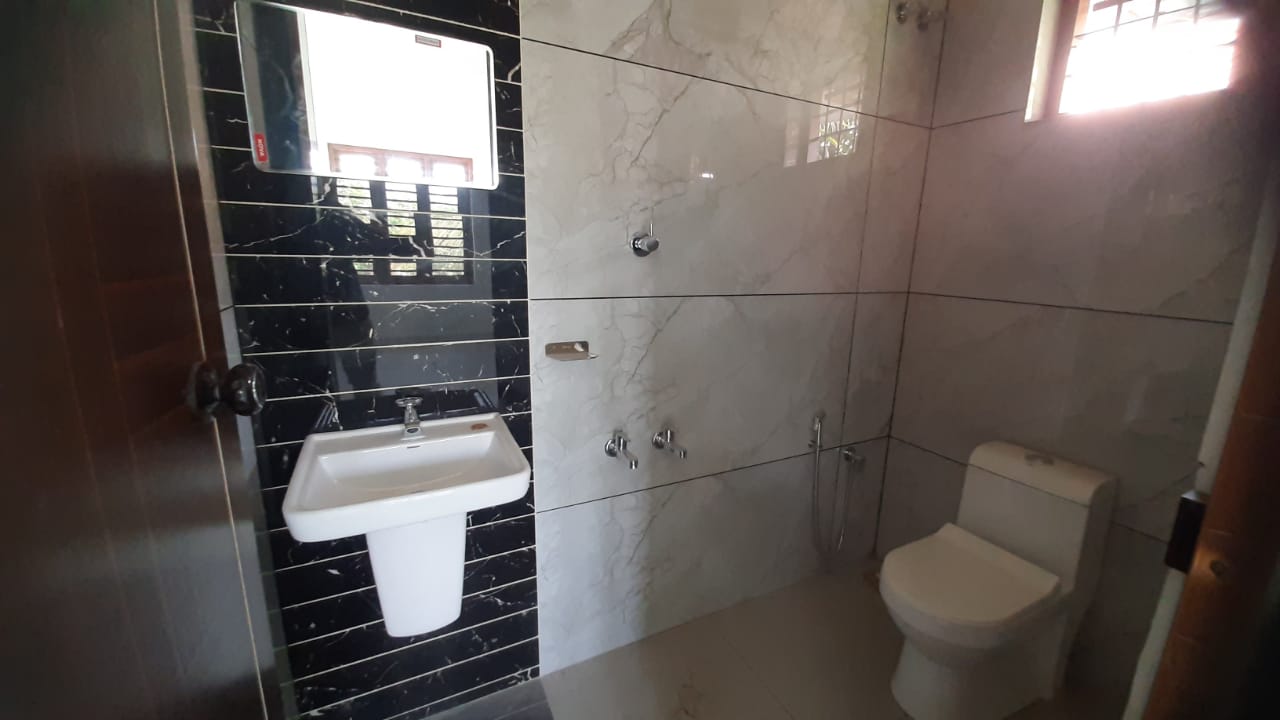 3BHK Semifurnisehd House with 4.250Cent Land1400sqft - for sale in Kadungaloor, Kochi ( Ernakulam ), Kerala