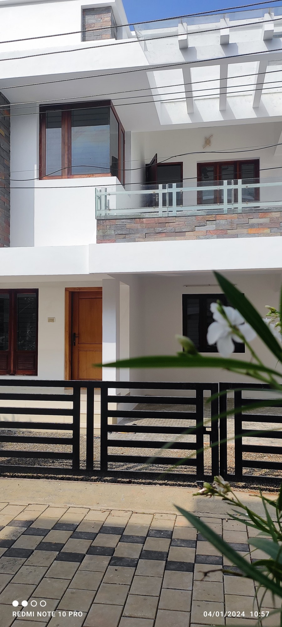 3BHK Semifurnished House with 4cent 1821sqft
