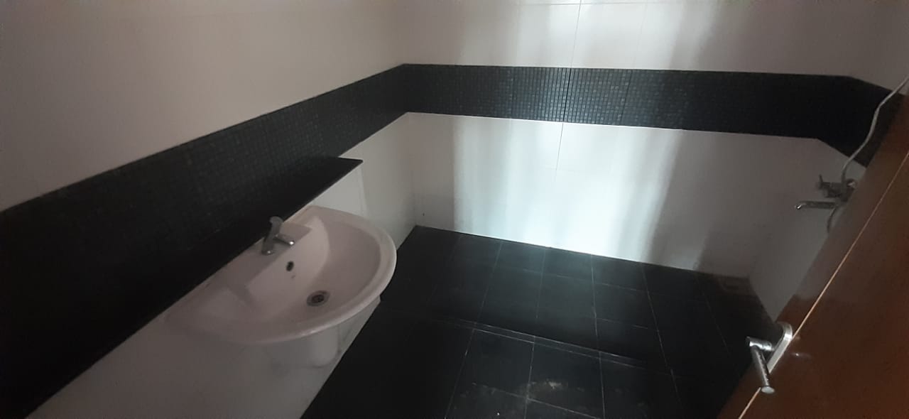 3HK Unfurnished Villa with 10.50cent Land2550sqft