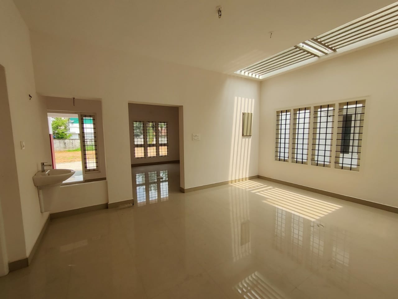 4 BHK New House for sale2000 Sqft - for sale in U C College, Kochi ( Ernakulam ), Kerala