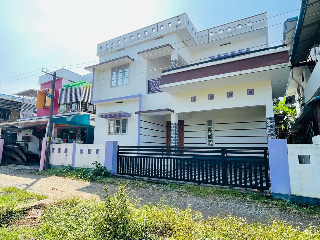 3BHK  Semifurnished Apartment - for sale in Janha Palarivtom, Palarivattom, Kerala