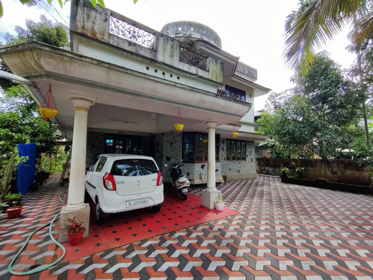 4BHK Semifurnished House with 9 Cent Land 1900sqft