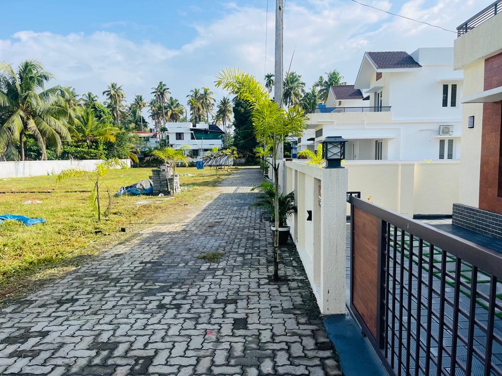 3BHK Semifurnished House1950sqft in Koonammav, Varapuzha