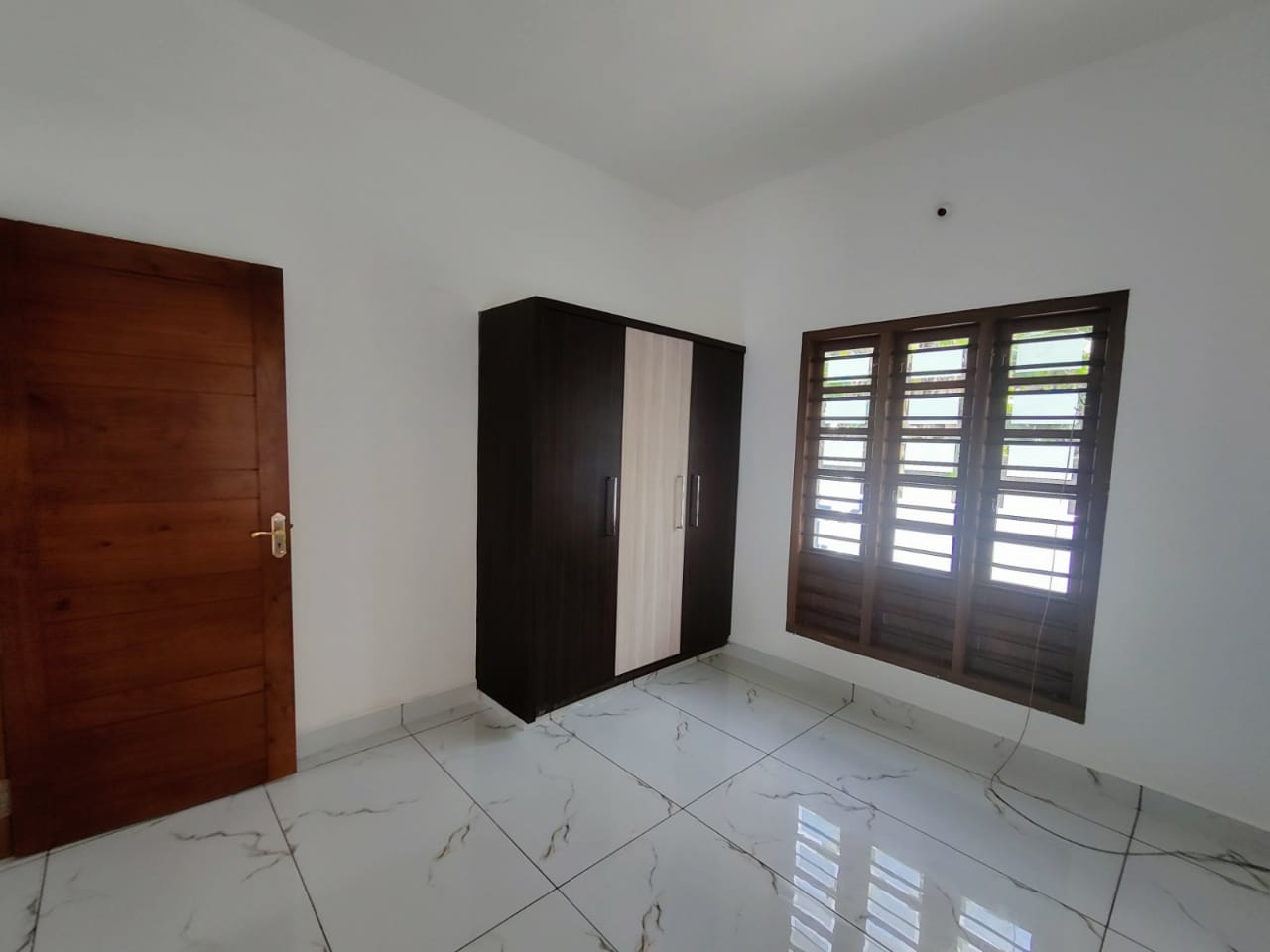 5BHK Brandnew House with 4 cent Land 1800sqft - for sale in Chunangamveli, Kochi ( Ernakulam ), Kerala