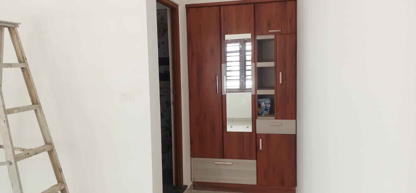 3BHK Semifurnished flat very near to Vytilla Hub, 1250sqft