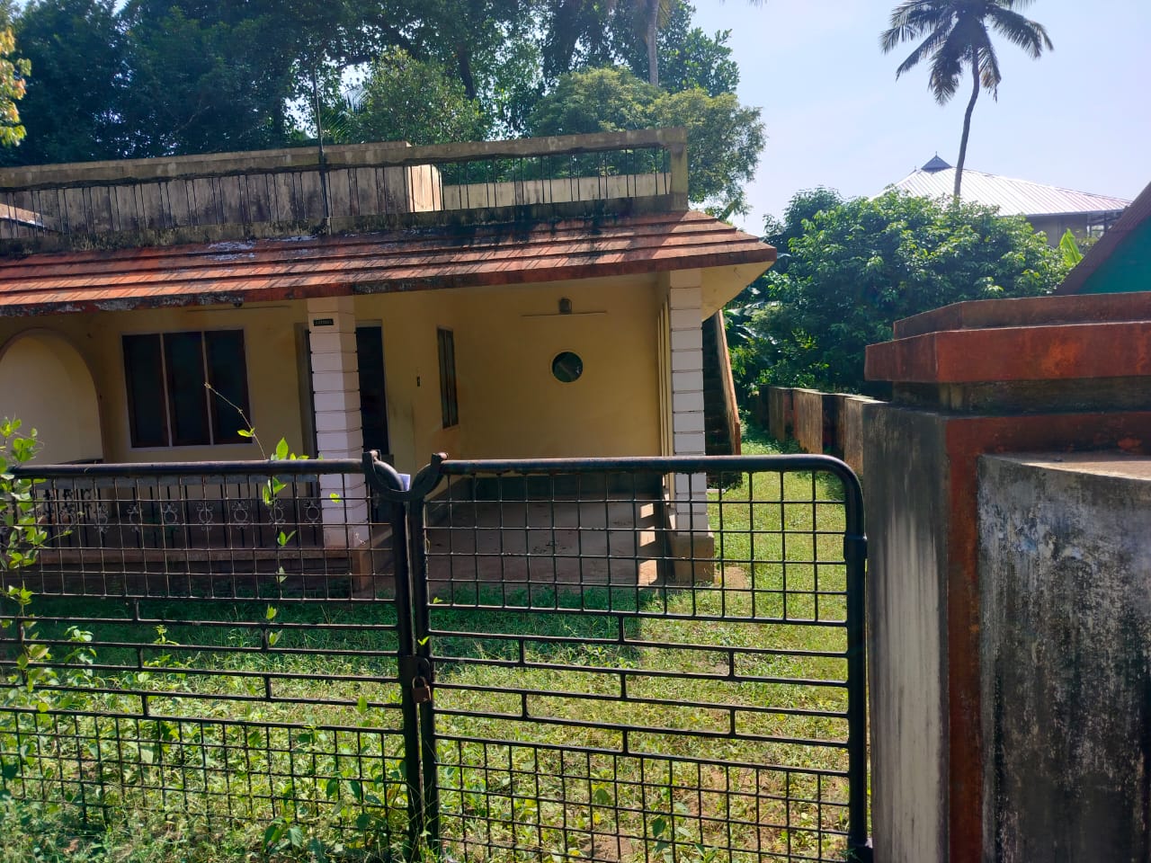 17 cents Residential land with old house Angamaly