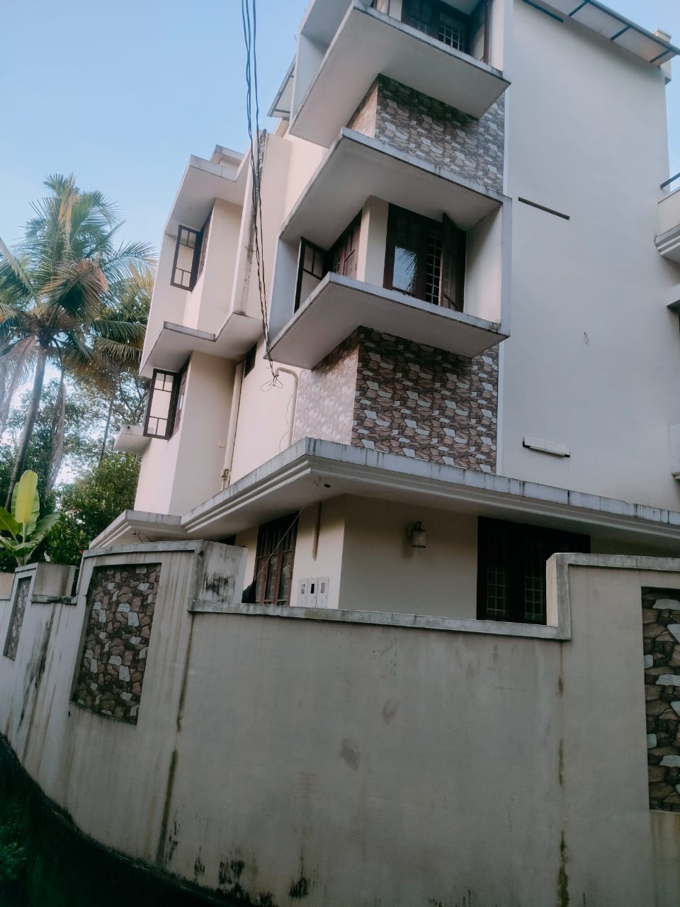 2500 sqft , 3 storied Apartment