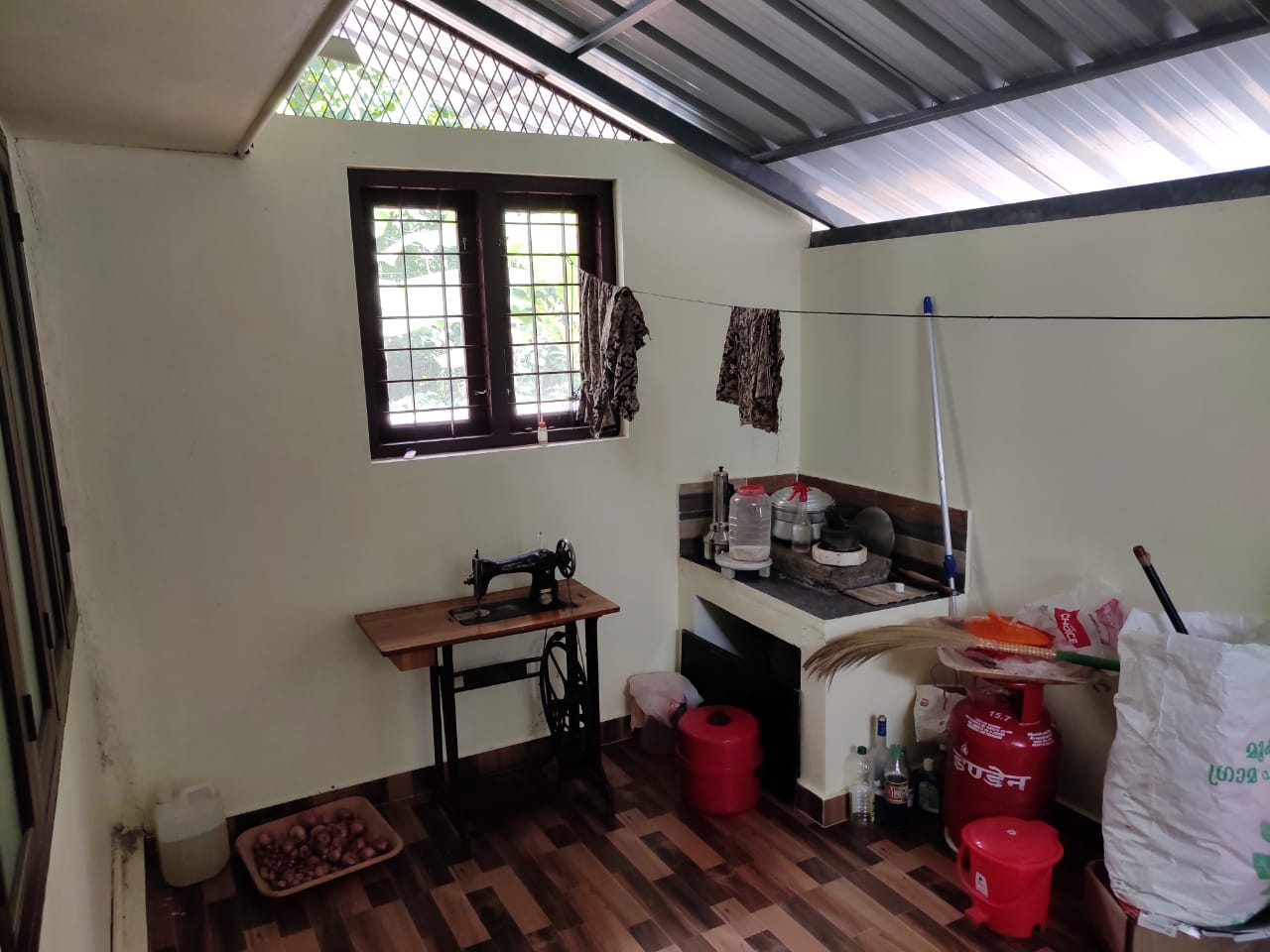 4BHK Semifurnished House1700sqft