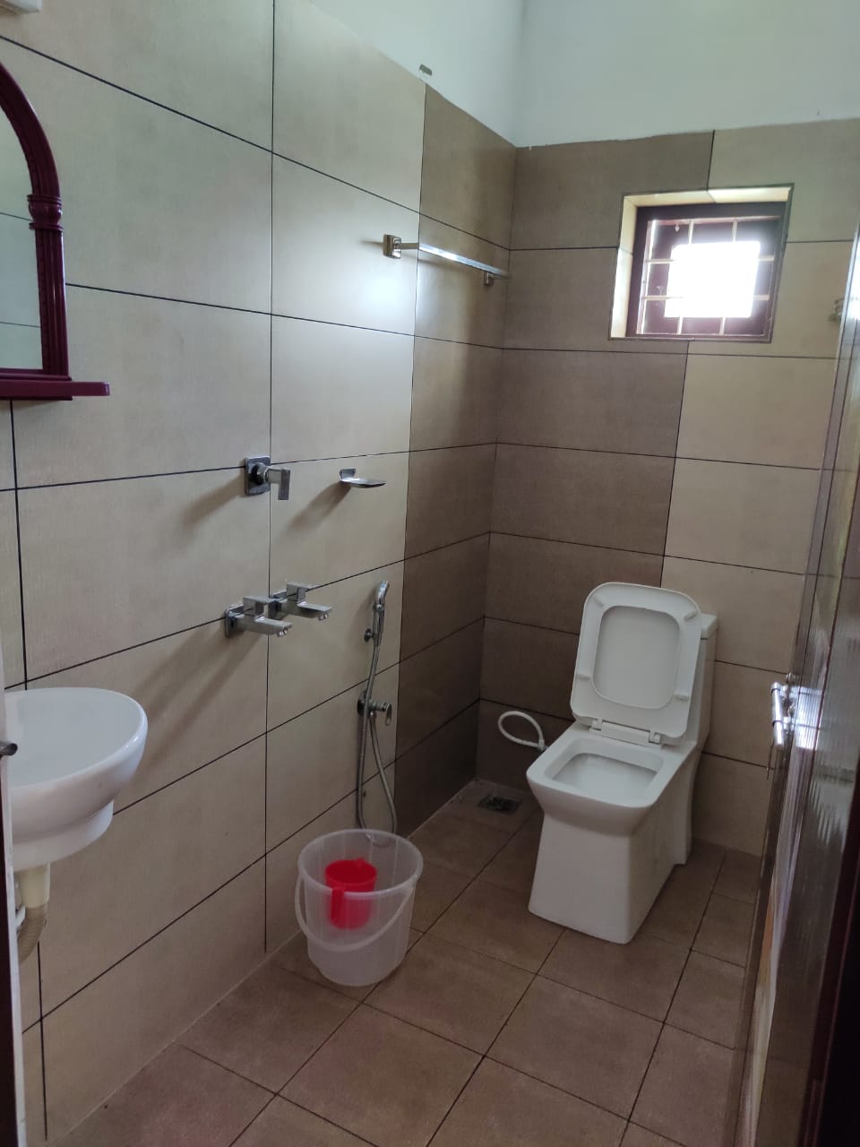 4BHK Semifurnished House1700sqft