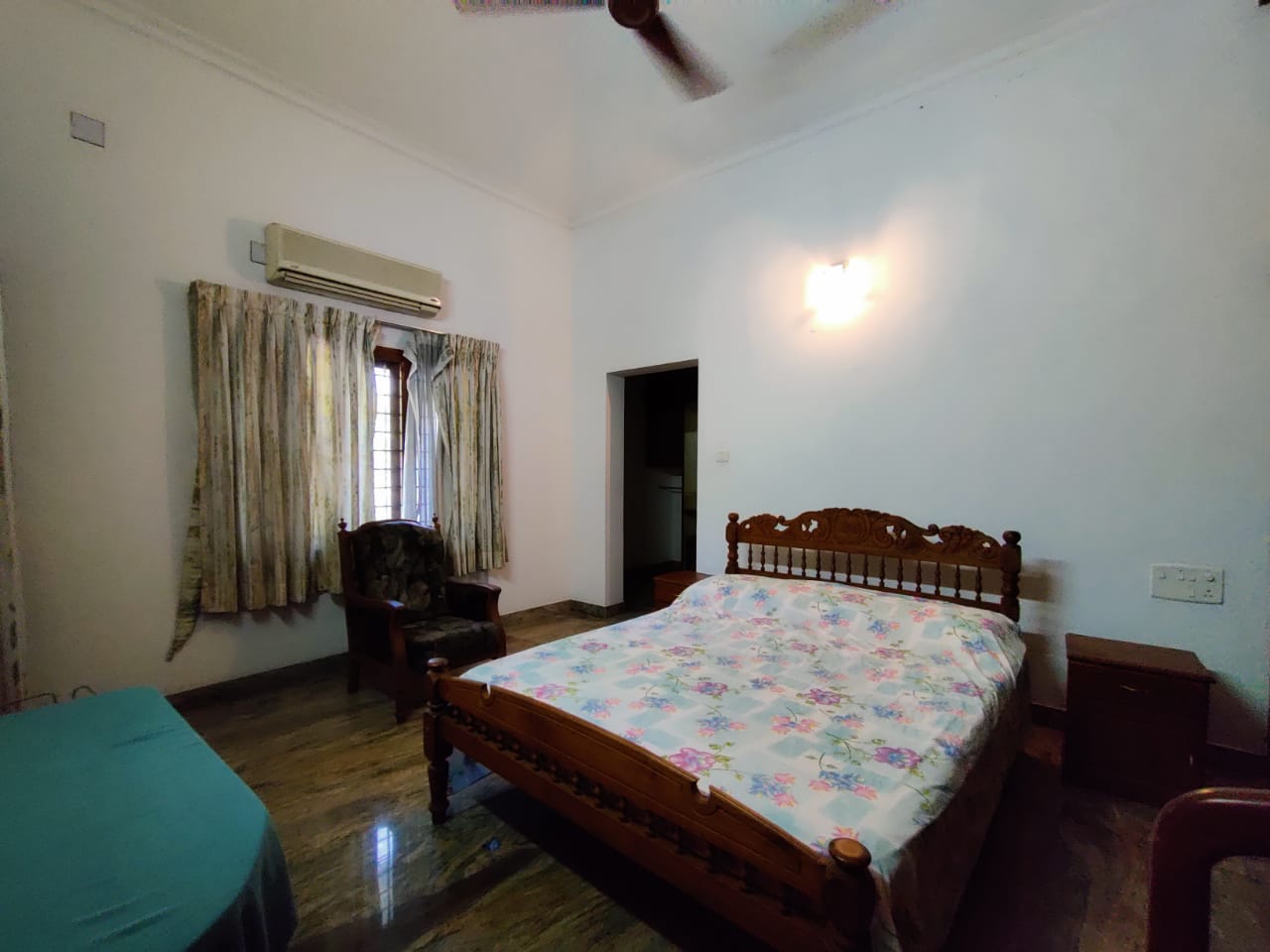 4500 Sqft Posh Villa for sale.