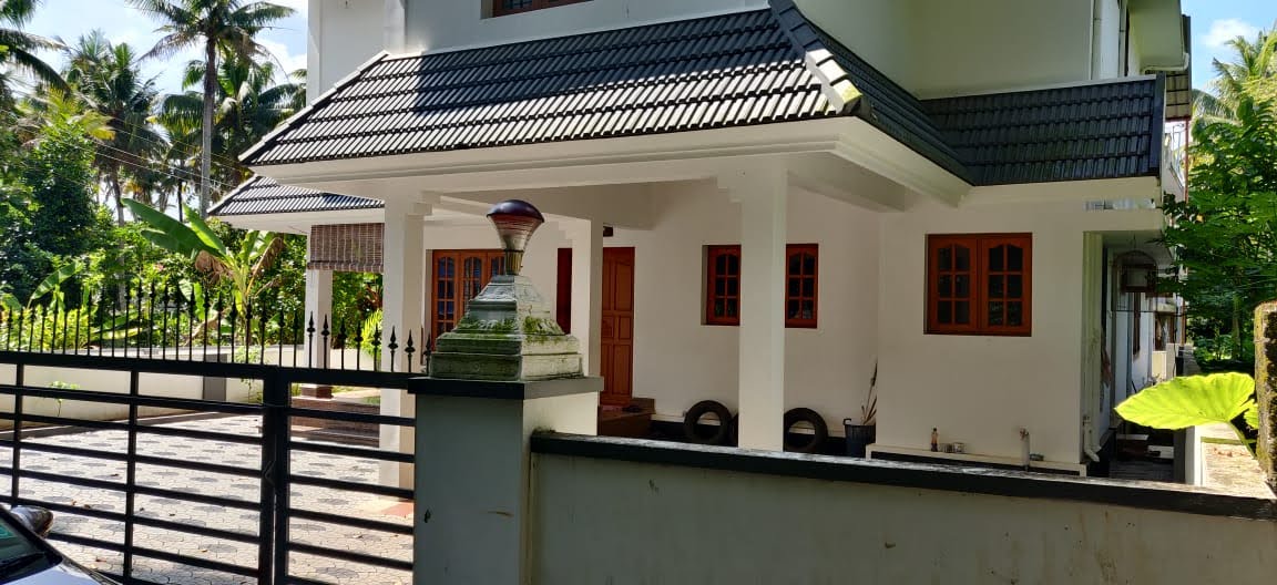 4BHK Semifurnished House 2200 sqft