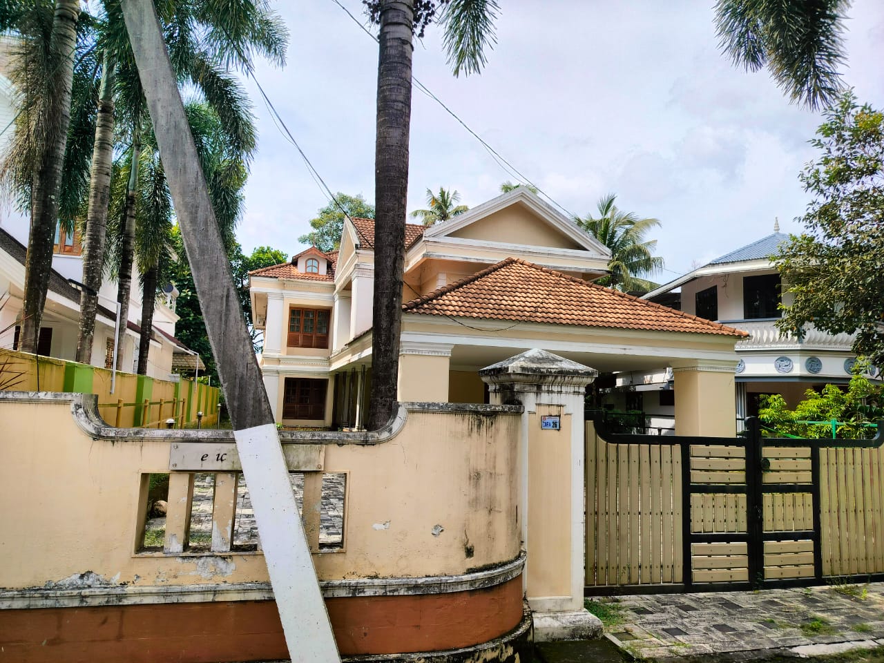 4BHK Semifurnished House with 15cent4000 sqft