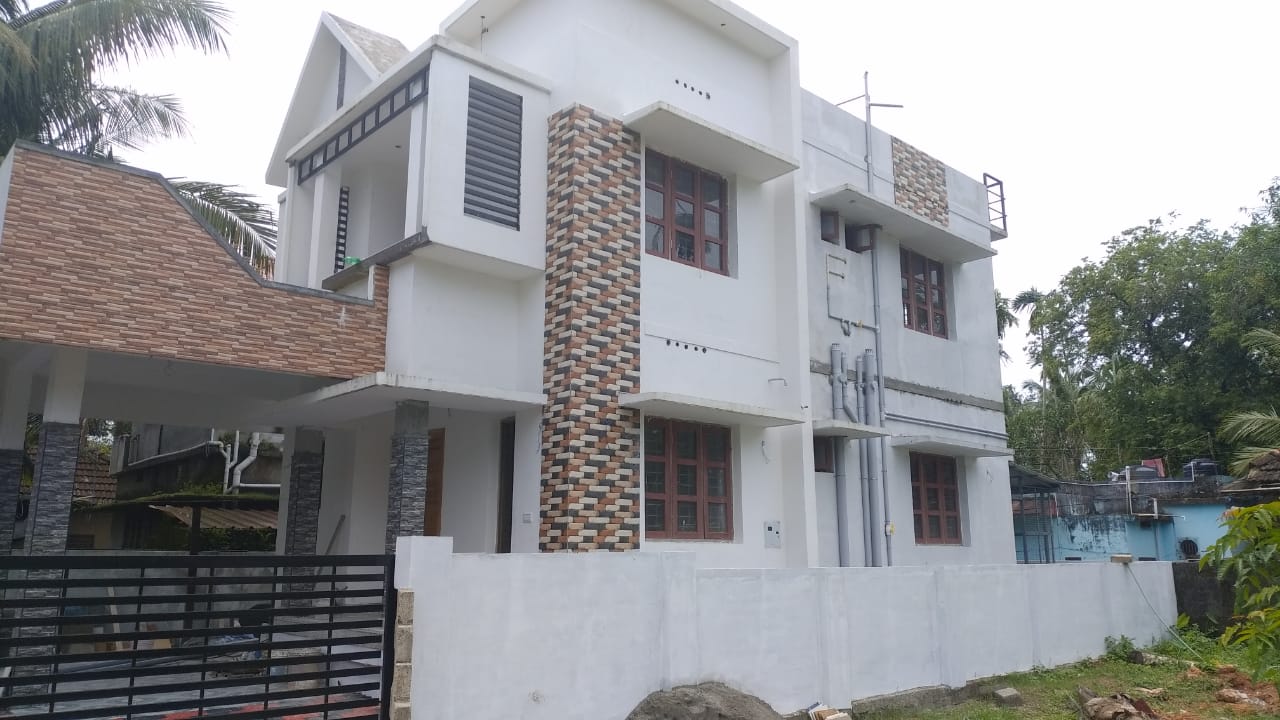 3 BHK Semifurnished House1450sqft in Petta, Maradu