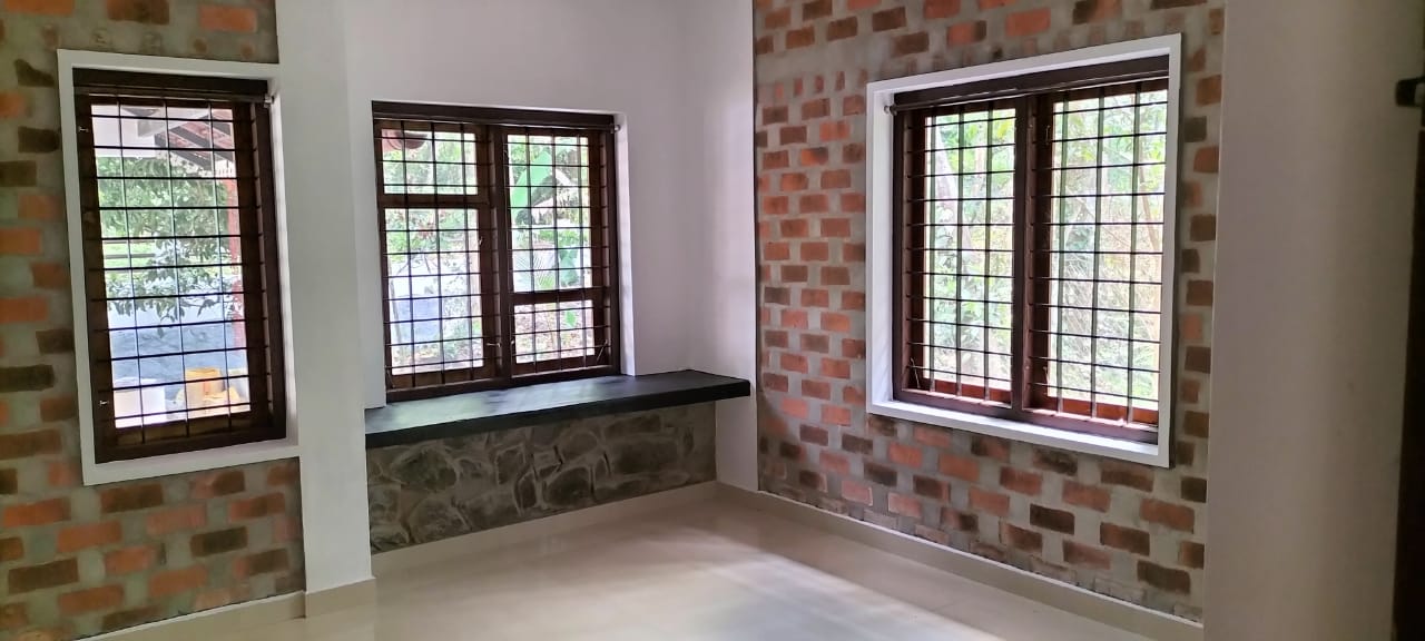 2000sqft Commercial Building in Vennala, Palarivattom