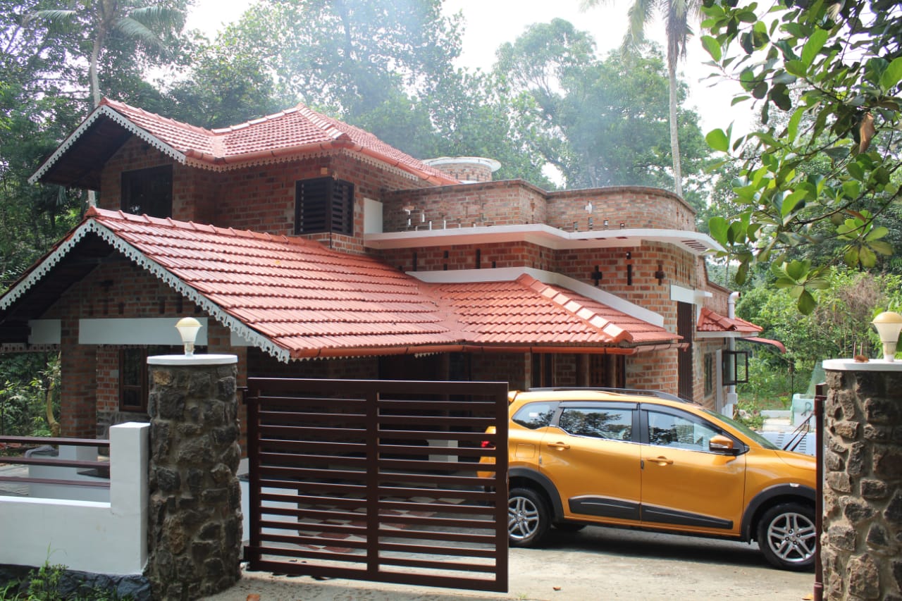 2000sqft Commercial Building in Vennala, Palarivattom