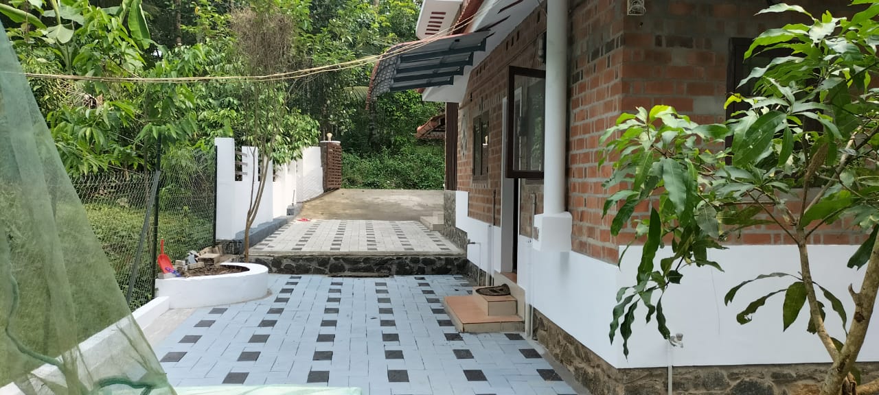 2000sqft Commercial Building in Vennala, Palarivattom