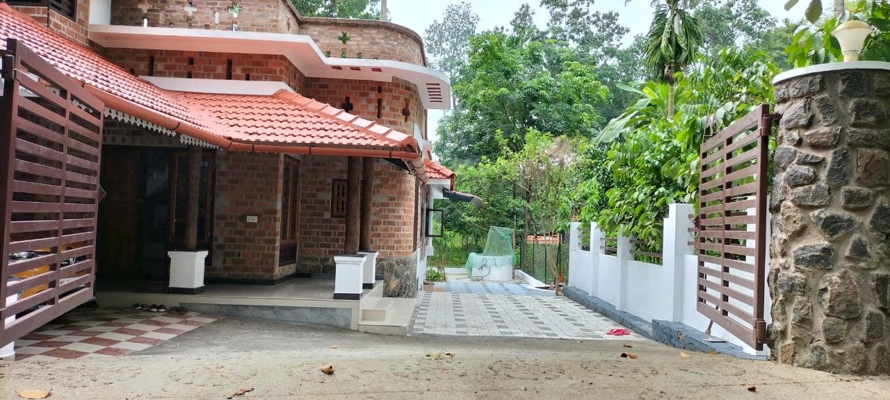 2000sqft Commercial Building in Vennala, Palarivattom