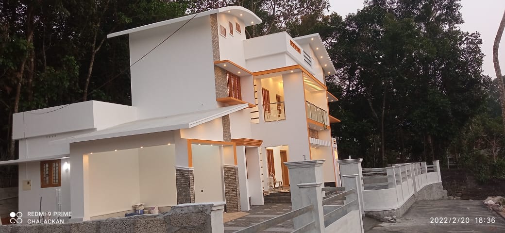 7.300 Cents of Land with old House