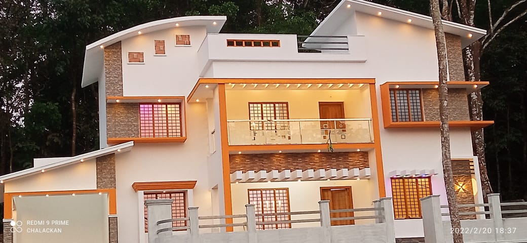 7.300 Cents of Land with old House