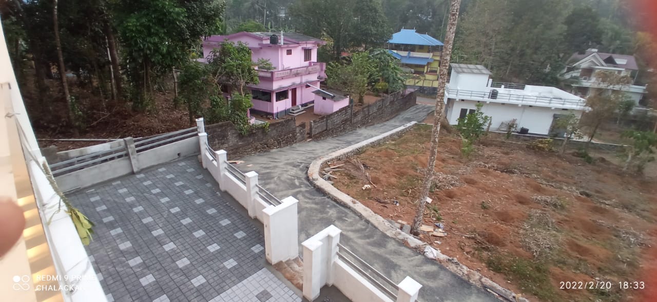 7.300 Cents of Land with old House