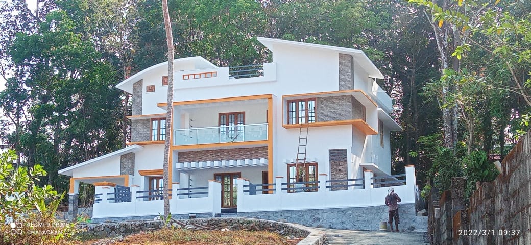7.300 Cents of Land with old House