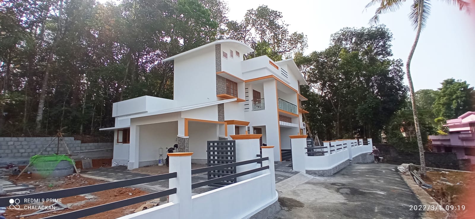 7.300 Cents of Land with old House