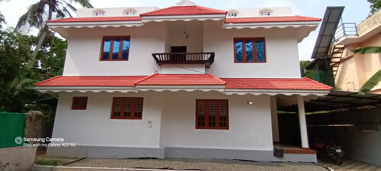 4BHK Semifurnished House1800sqft in Kizhakkambalam