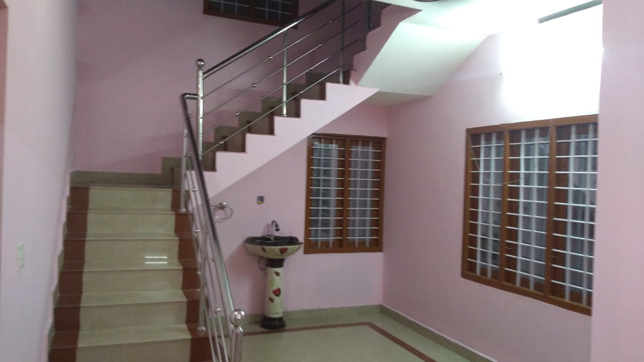 4BHK Semifurnished House1800sqft in Kizhakkambalam